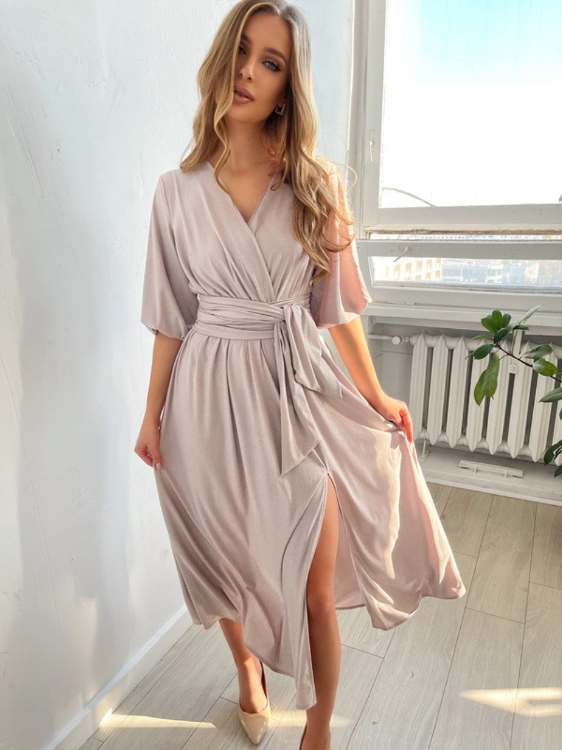 Robe Élégance Ceinturée Chic à Col V