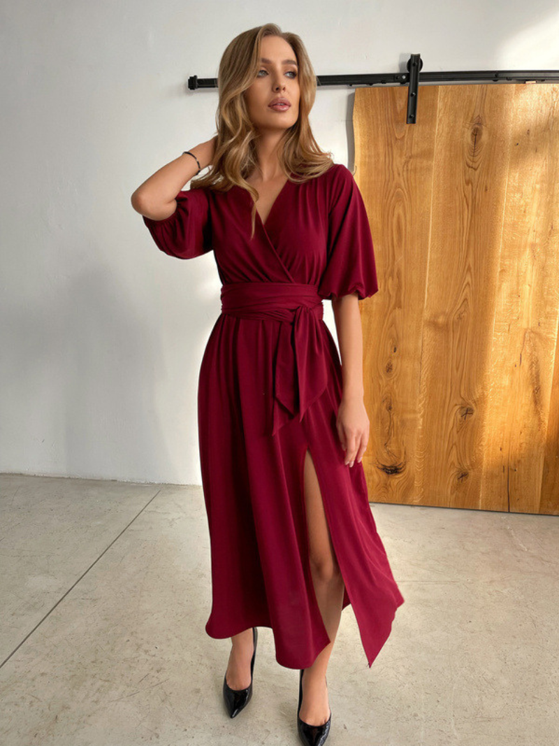 Robe Élégance Ceinturée Chic à Col V