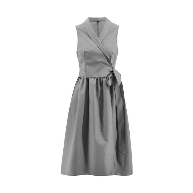 Robe Élancée – Élégance sans manches avec ceinture