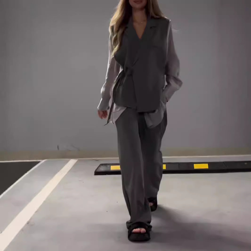 Tailleur Femme Haut Mousseline et Pantalon Droit Gray