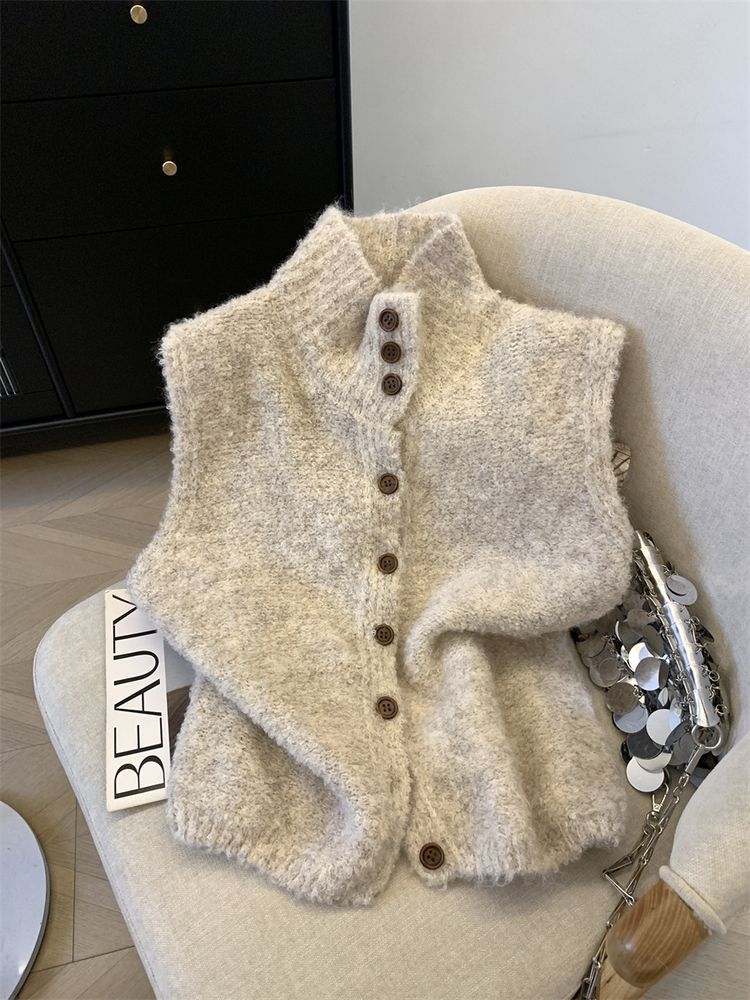 Gilet sans manches en maille texturée à col montant boutonné