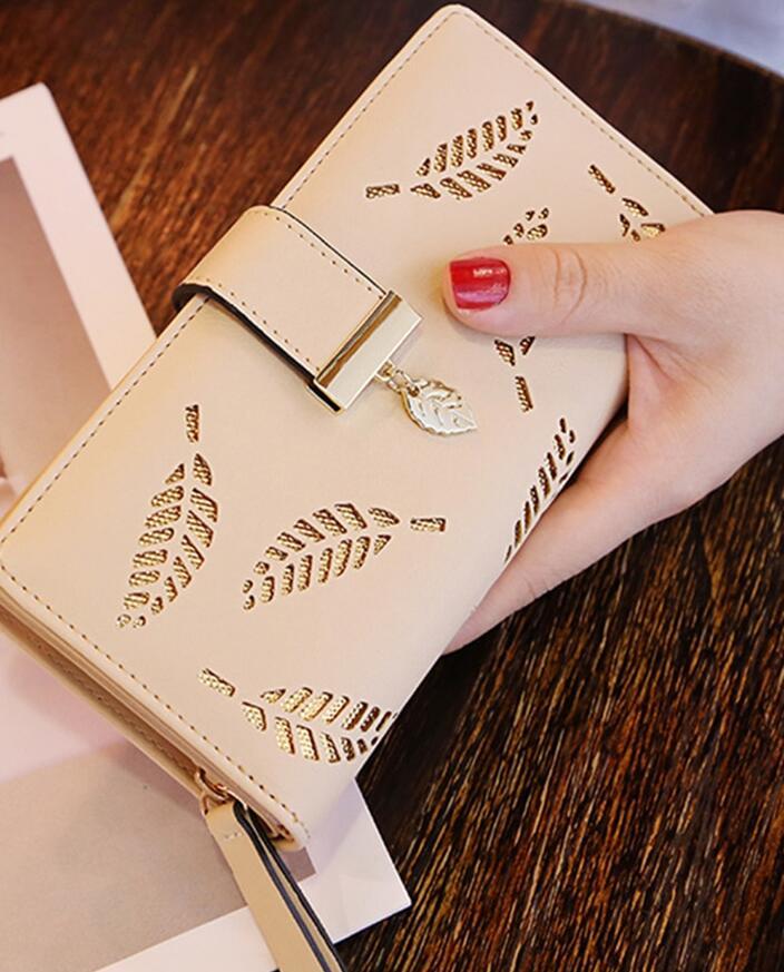 Portefeuille Femme Élégant – Feuilles Dorées et Finitions Raffinées