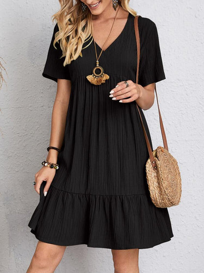 Robe courte fluide à col V avec ourlet volanté pour femme