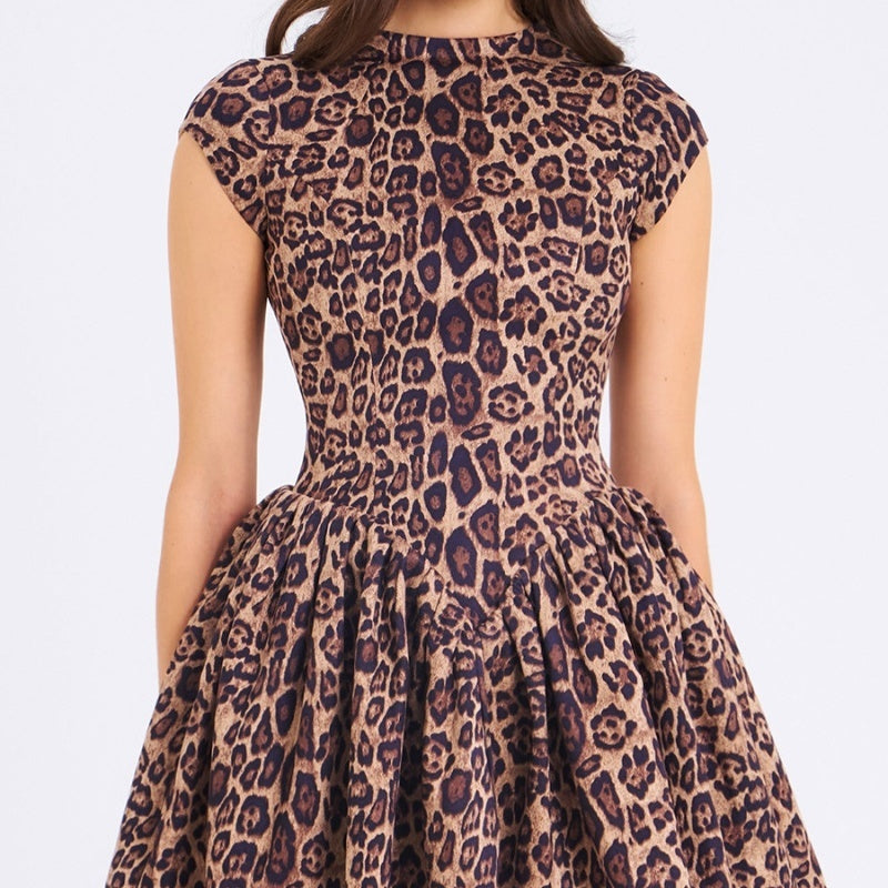 Robe Victoire Élégance Fauve Assumée