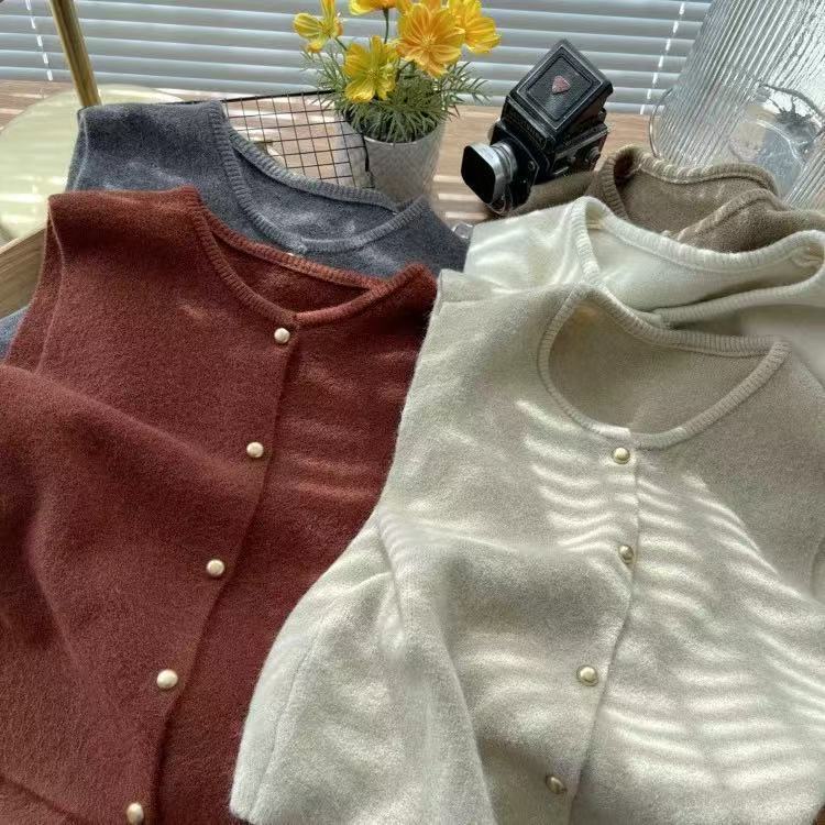 Elenya – Chaleur douce et style décontracté