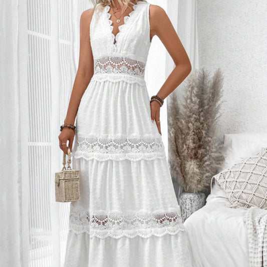 Robe Dentelle Élégante – Féminité Délicate au Décolleté Plongeant