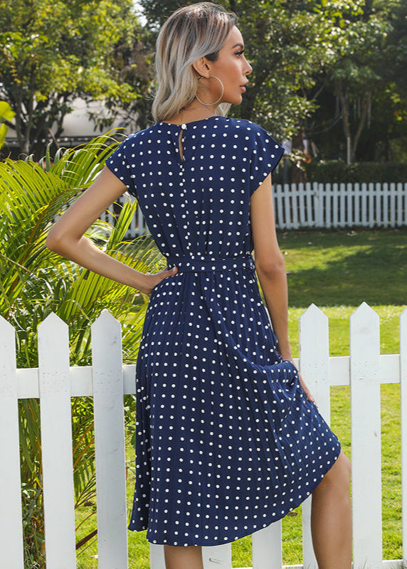 Robe midi à pois élégante ceinturée