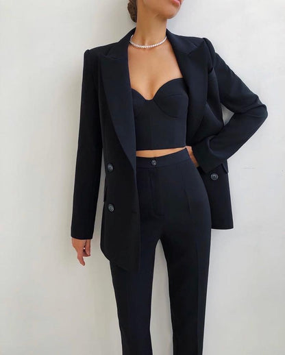 Élégance Structurée – Tailleur Femme Double-Boutonnage Noir