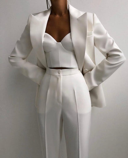 Élégance Structurée – Tailleur Femme Double-Boutonnage Blanc