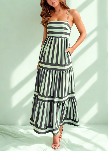 Robe d’été rayée élégante à bretelles avec poches