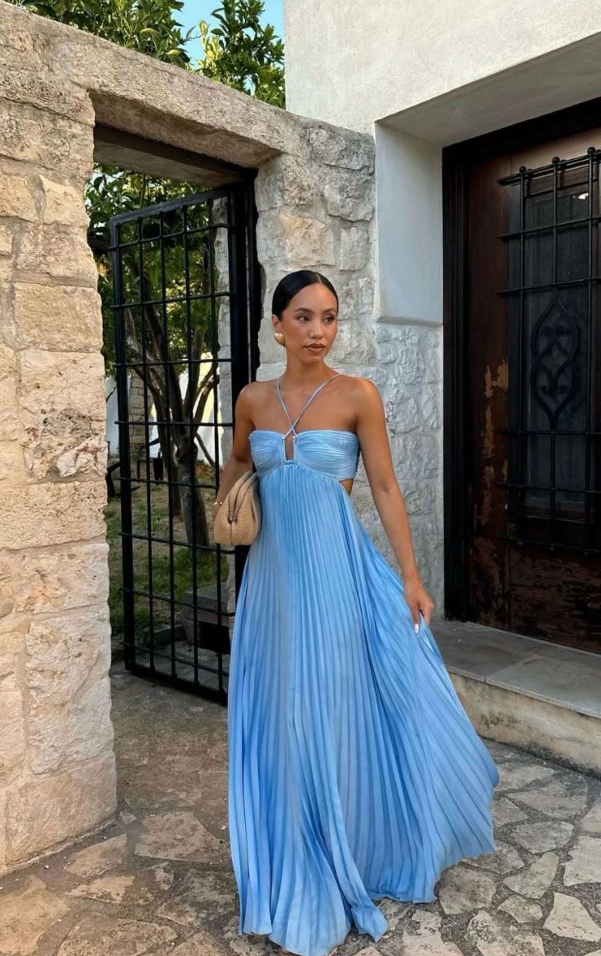 Robe Longue Plissée Sans Bretelles – Élégance Minimaliste d'Été