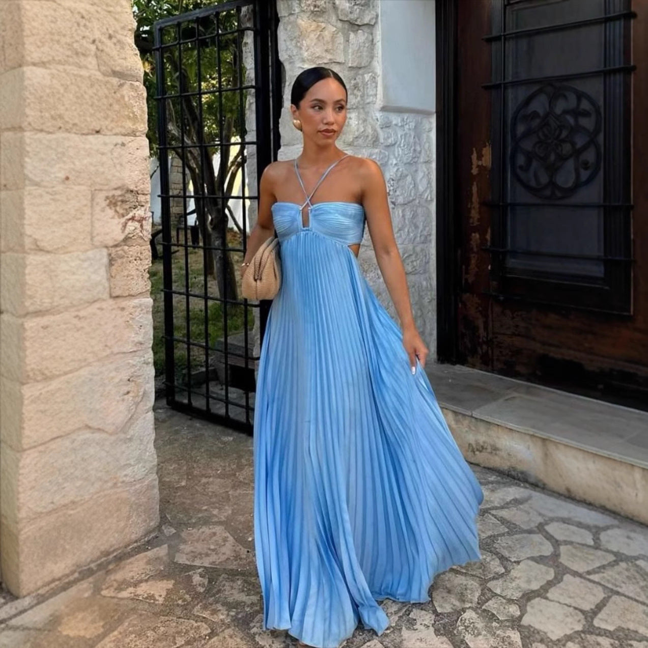 Robe Longue Plissée Sans Bretelles – Élégance Minimaliste d'Été