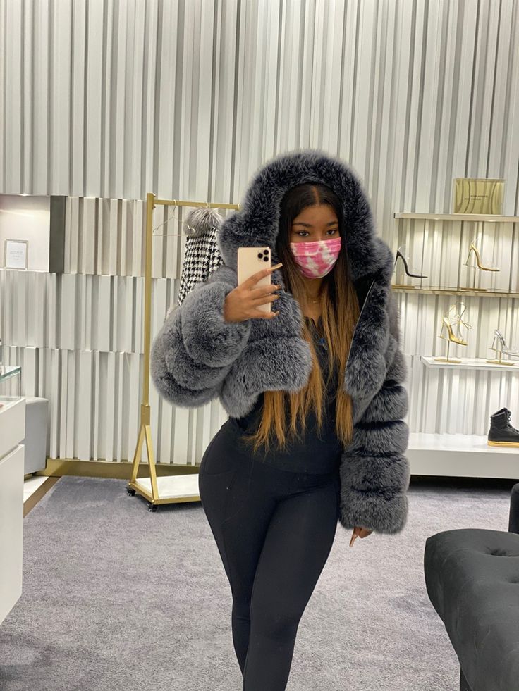 Veste Duvet à Capuche en Fausse Fourrure | Élégance & Chaleur — Sylviea