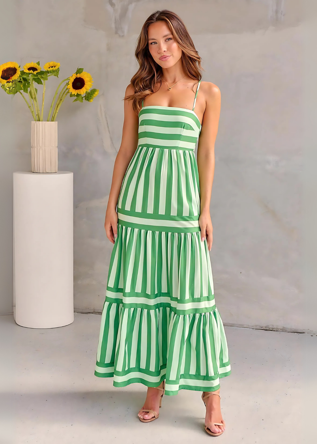 Robe d’été rayée élégante à bretelles avec poches
