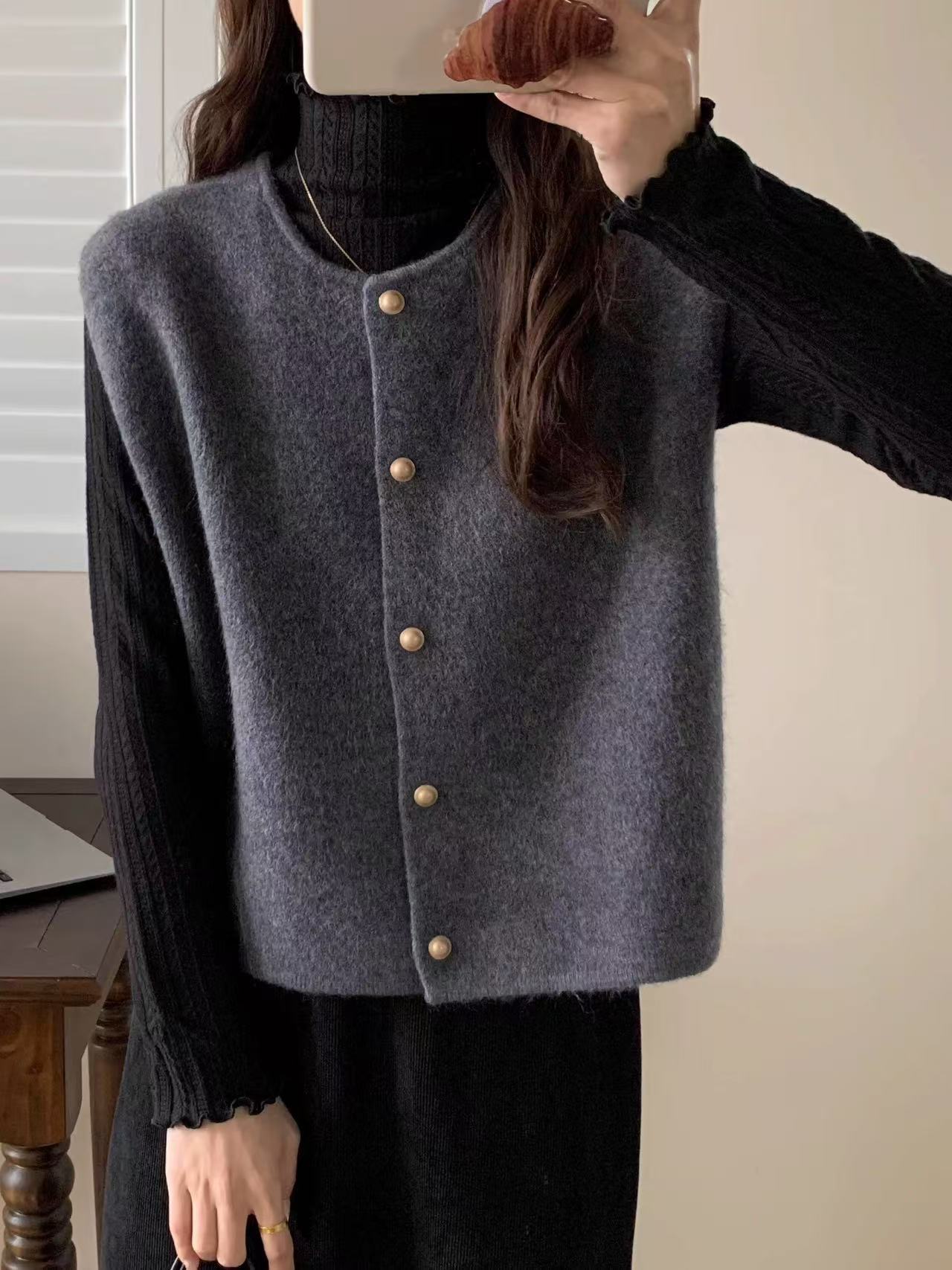 Elenya – Chaleur douce et style décontracté