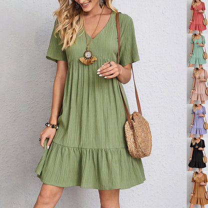 Robe courte fluide à col V avec ourlet volanté pour femme
