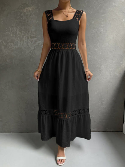 Robe Élégante en Dentelle Ajoutée – Col Sling
